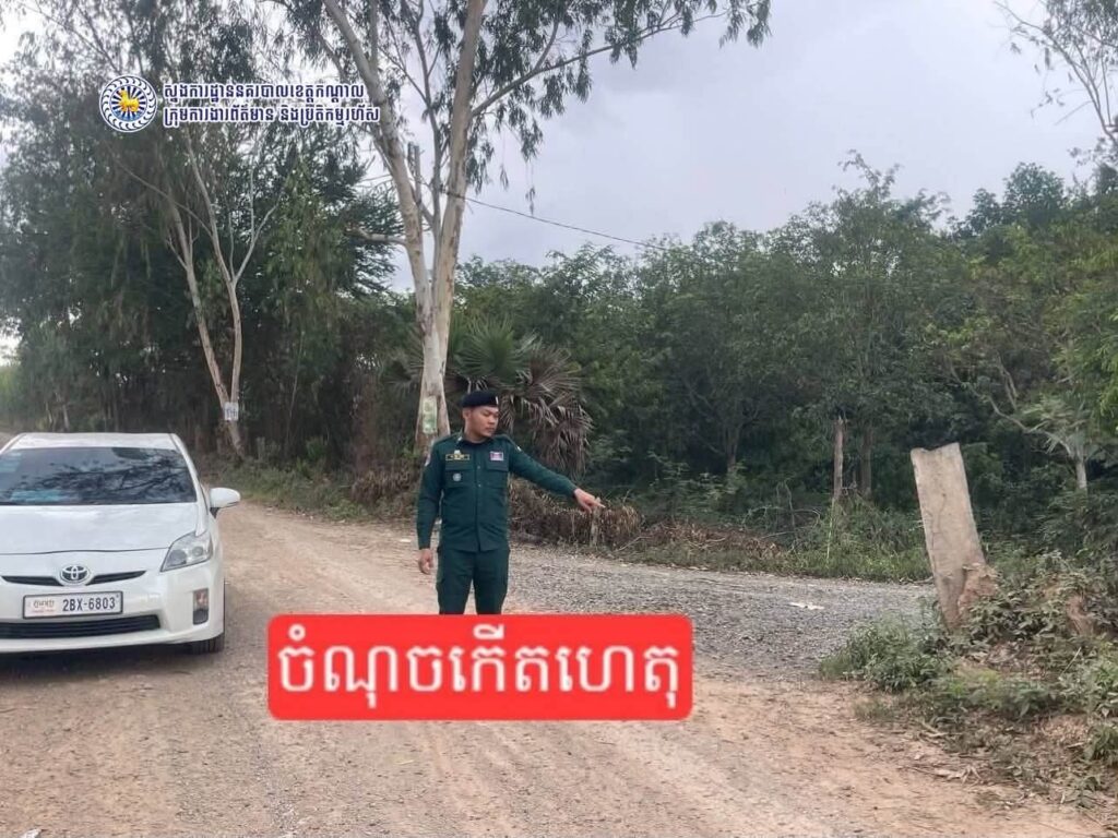 នគរបាលខេត្តកណ្តាល បំភ្លឺករណីនារីត្រូវកណ្ដៀវគប់ជាប់ខ្នងនៅស្រុកស្អាង ឃាត់ខ្លួនជនសង្ស័យបានម្នាក់ និងកំពុងតាមចាប់បក្ខពួក
