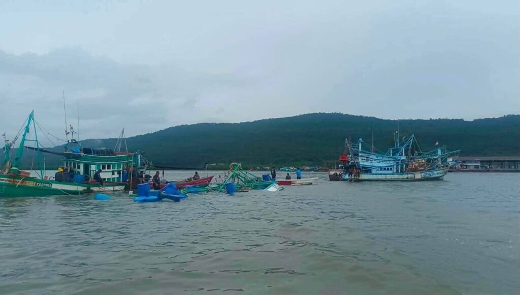 សង្ស័យពលករខ្មែរ ២នាក់ស្លាប់ ក្រោយទូកនេសាទលិចក្នុងសមុទ្រខេត្តត្រាត ខណៈការស្វែងរកនៅតែបន្ត