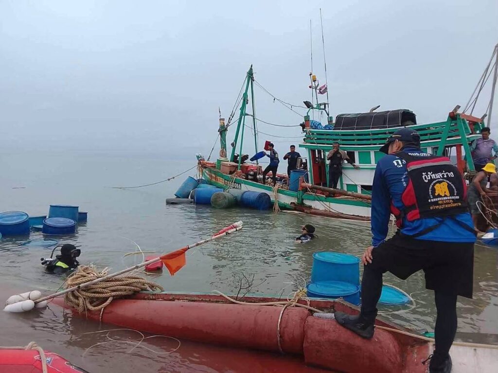 សង្ស័យពលករខ្មែរ ២នាក់ស្លាប់ ក្រោយទូកនេសាទលិចក្នុងសមុទ្រខេត្តត្រាត ខណៈការស្វែងរកនៅតែបន្ត