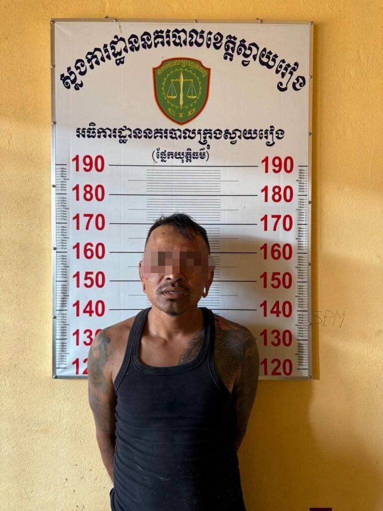 ផ្អើលទាំងពលរដ្ឋ និងសមត្ថកិច្ច! បុរសម្នាក់ភ្ជង់កប្រពន្ធនឹងកាំបិត ព្រោះភ្លើងប្រចណ្ឌ តែសមត្ថកិច្ចអន្តរាគមន៍ទាន់ពេល